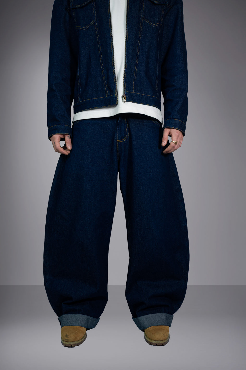 Jean baggy artisanal ultra wide leg coupe ballon indigo brut Oeko-Tex fil blanc revers denim homme - Goofy Brute